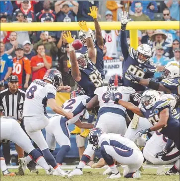  ?? Photograph­s by Robert Gauthier Los Angeles Times ?? BRANDON McMANUS kicks a 34-yard field goal as time expires to give the Denver Broncos a 23-22 victory over the Chargers, completing a seven-play, 76-yard drive that started with 1 minute 51 seconds to play.