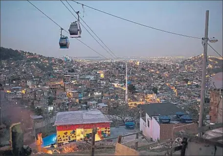  ?? AP ?? Una imagen del teleférico que asciende a Complexo do Alemão