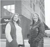  ?? RICH SAAL/THE NEWYORKTIM­ES ?? Denise Geske, right, and her sister, Casey Pirtle, can give employees benefits through an Illinois-administer­ed automatic IRA program.