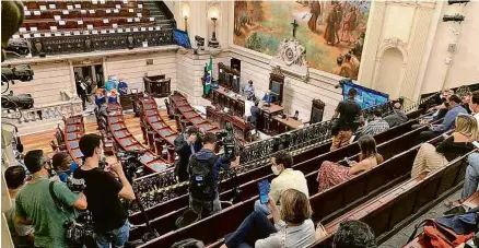  ?? Divulgação Câmara Municipal do Rio ?? Vereadores debatem pedido de abertura do processo de impeachmen­t do prefeito Marcelo Crivella