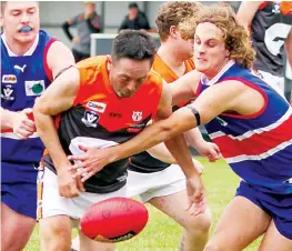  ?? ?? Korumburra-Bena’s Patrick Beadel competes with Bunyip’s Ryan Lewis for the ball.