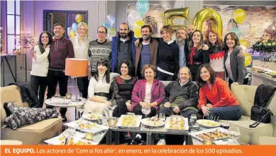  ?? TVC ?? EL EQUIPO. Los actores de `Com si fos ahir', en enero, en la celebració­n de los 500 episodios.