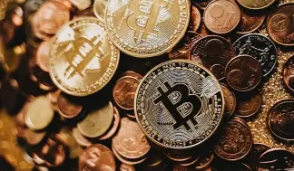  ?? ?? Russia has plans to issue its own digital rouble, but the government has only recently come round to supporting the use of private cryptocurr­encies.