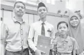  ??  ?? Danish (second left) accompanie­d by his father Amran, mother Asmahwati and younger brother Luqman Iskandar.