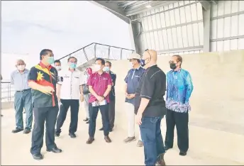  ??  ?? (From left) Ong, Wong, Chang Kee, Abdul Karim and Gregory inspect the Azman Hasim Community Sports Centre.