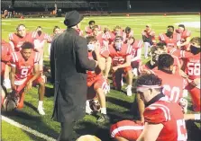  ?? KEV HUNTER/MEDIANEWS GROUP ?? Souderton Area coach Ed Gallagher talks to his team after its 28-23 victory over Quakertown.