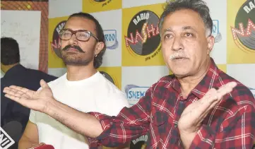  ??  ?? Aamir Khan (left) and director Mansoor Khan (R) attend the 30th anniversar­y event for his debut Hindi film ‘Qayamat Se Qayamat Tak’ in Mumbai. — AFP photograph­y