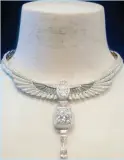  ?? ?? STUNNING: neckpiece
Akh-ba-ka diamond