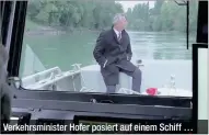  ??  ?? Verkehrsmi­nister Hofer posiert auf einem Schiff …