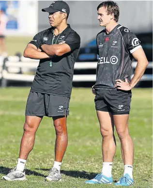  ?? Picture: GALLO IMAGES ?? TACTICALLY SPEAKING: Ricardo Loubscher, left, will lead Sharks XV as coach into battle against Griquas on Saturday in Kimberley. He is seen here with with Sharks player Morne Joubert