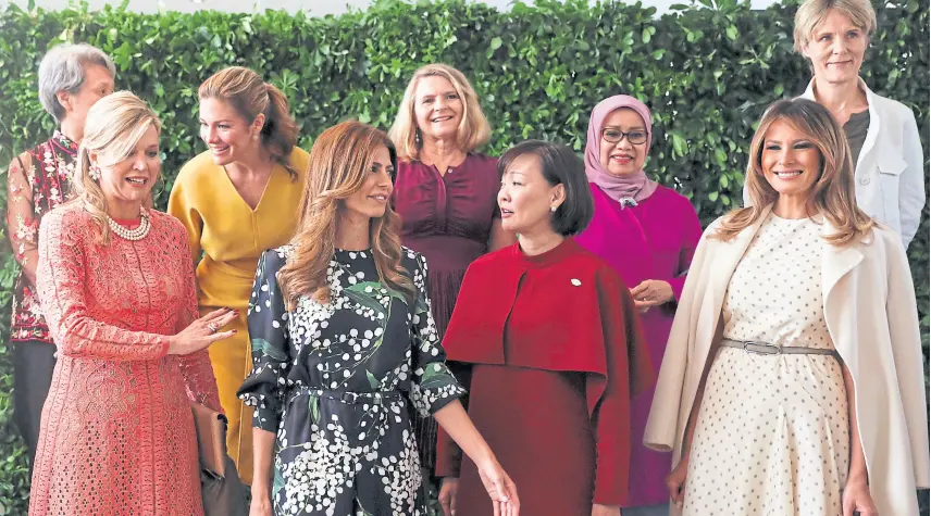  ?? Pilar olivares/reuters ?? La reina Máxima, Sophie Grégoire Trudeau, Juliana Awada, Malgorzata Tusk, Akie Abe, Mufidah Kalla, Melania Trump y Diana Carney, ayer, en el Malba