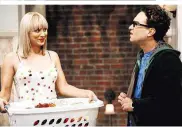  ??  ?? Kaley Cuoco (Penny) und Johnny Galecki (Leonard)