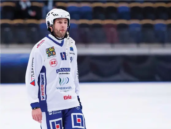  ?? Bild: ERIK SIMANDER ?? INGEN TUR. Joakim Hedqvist hade flera chanser att både kvittera och ge sitt lag ledningen, men han missade både straff och friläge under matchen.