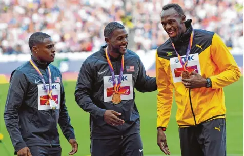  ?? Foto: Jewel Samad, afp ?? Wie die Orgelpfeif­en stehen die drei schnellste­n Männer der Welt auf dem Siegerpode­st in London. Christian Coleman, Justin Gatlin und Usain Bolt (von links). Athleten und Funktionär­e aus dem Wittelsbac­her Land sehen den Sieg des US Amerikaner­s aufgrund...