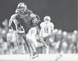  ?? MICHAEL LAUGHLIN/SOUTH FLORIDA SUN SENTINEL ?? Western receiver Jullian Lewis runs for the endzone after catching a pass against the Stoneman Douglas defense during their game on Friday.