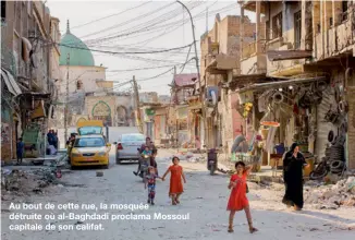  ??  ?? Au bout de cette rue, la mosquée détruite où al-Baghdadi proclama Mossoul capitale de son califat.