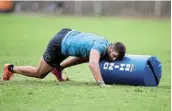  ?? Picture: STEVE HAAG/GALLO IMAGES ?? SCRUM THAT BAG: Ruben van Heerden of the Cell C Sharks during the training session in Durban.