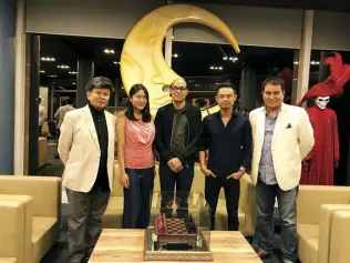  ??  ?? At the meet and greet dinner in First Pacific Leadership Academy (FPLA) office, (L-R) General Manager & Executive Director of FPLA Roy Agustin Evalle, the author, Mercedes Benz Senior Designer Wini Camacho, Executive Talks co-host Franco Mabanta, FPLA...