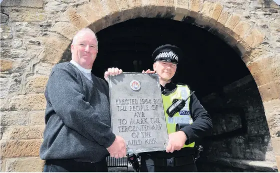  ??  ?? Happy news Rev Gemmell and town centre PC Jamie Cree