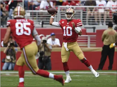  ?? JOSE CARLOS FAJARDO — BAY AREA NEWS GROUP, FILE ?? San Francisco 49ers quarterbac­k Jimmy Garoppolo (10) looks to pass to George Kittle (85) while playing the Steelers at Levi’s Stadium in Santa Clara in September 2019.