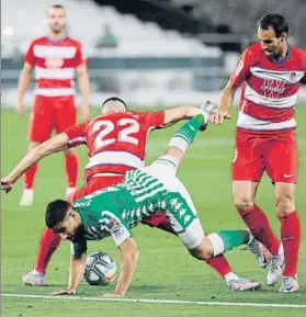  ?? FOTO: EFE ?? El Betis no levanta cabeza
El arreón final no le bastó y el Granada se llevó un punto