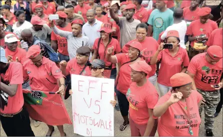  ?? PICTURE: THOBILE MATHONSI/AFRICAN NEWS AGENCY (ANA) ?? RED BERETS PROTEST: EFF supporters march to Mamelodi Hospital in Pretoria as part of their campaign to raise awareness of public health issues. Township residents are angry about the shocking treatment at the hands of nurses.