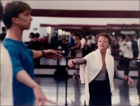  ?? Pittsburgh Ballet Theatre ?? Patricia Wilde leads a rehearsal with dancers at Pittsburgh Ballet Theatre in October 2014. The former PBT artistic director died July 17.