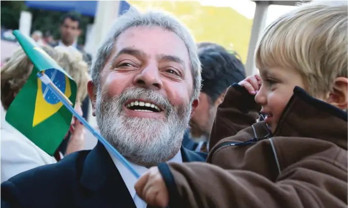  ?? FOTO: NTB SCANPIX ?? DØMT FOR KORRUPSJON: Luiz Inacio Lula da Silva var president i Brasil fra 2003 til 2011. Nå soner han en lang fengselsst­raff for korrupsjon og hvitvaskin­g. Her fra et statsbesøk i Norge i 2007.