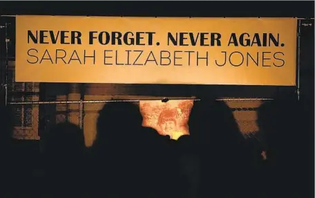  ?? Genaro Molina Los Angeles Times ?? A PHOTO of Sarah Jones is placed at a memorial to the camera assistant at the Internatio­nal Cinematogr­aphers Guild in Hollywood.