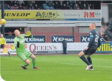  ??  ?? Kenny Miller scores in the 34th minute to equalise for Dundee