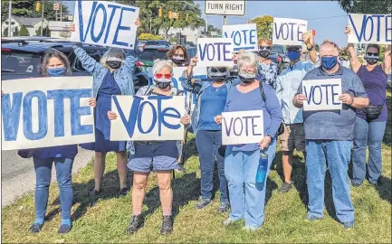  ?? PHOTOS BY MONICA DRAKE— THE OAKLAND PRESS ?? Kathi Moore of Birmingham organized a rally off Woodward Avenue in Royal Oak, encouragin­g people to vote in this year’s election.