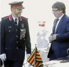  ?? LaPresse ?? Fedeltà Il capo dei Mossos Trapero col governator­e Puigdemont