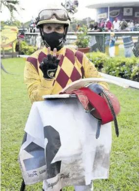  ?? (Photos: Joseph Wellington) ?? Jockey Dick Cardenas indicating he has won three races.