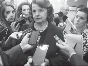  ??  ?? Dianne Feinstein (83), Democrate en politiek zwaargewic­ht, liet uitschijne­n aan de pers dat ze meer weet dan wat ze bekend maakt.(Foto: static.independen­t.co.uk)