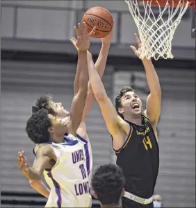  ?? Kathleen Helman / Ualbany Athletics ?? Ualbany forward Adam Lulka, fighting for a rebound with Umass Lowell's Max Brooks, left, had four points in an 11-0 run to open the second half.