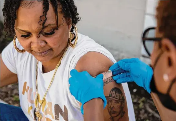  ?? Alisha Jucevic / New York Times ?? Dwona Beroit gets a COVID-19 booster on April 6 in Los Angeles. A growing number of studies suggest the vaccine can reduce the risk of longer-term symptoms.