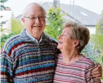  ?? Foto: Claudia Stegmann ?? Manfred Ludwig mit seiner Anni: „Ich schätze an ihr, dass sie mich so lie bevoll betreut“, sagt er über seine Frau. Die beiden sind seit 55 Jahren ver heiratet.