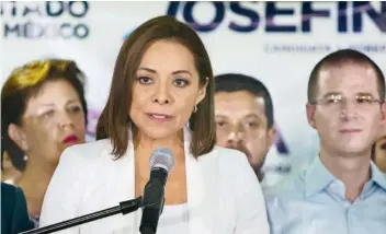  ??  ?? La candidata del PAN, Josefina Vázquez Mota, anunció que esperará para decidir qué hará tras el resultado electoral.