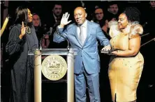 ?? Melissa Phillip / Staff photograph­er ?? Mayor Sylvester Turner is sworn in Thursday by Judge Vanessa Gilmore with his daughter Ashley at his side at the Wortham Center.