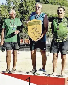  ?? - Crédits : CM ?? Jacques Barbezange, champion d’Aveyron vétérans, au pied du podium au Trophée du Ségala...