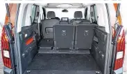  ??  ?? Stauraum bis zum Abwinken (nicht nur im Kofferraum), klappbare Einzelsitz­e hinten, Durchladel­änge bis über 3 m: Der variable Peugeot Rifter