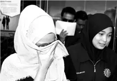  ??  ?? Umaiyah Saad (left), her husband police sergeant Abdul Aziz Mohamed (centre) and police inspector Mohd Asri Shahadan were jointly charged with bribery involving RM1,800 from a workshop worker two years ago. - Bernama photo