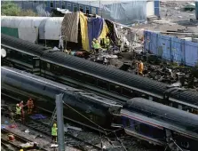  ??  ?? Thirty-one people died when two trains collided at Ladbroke Grove.