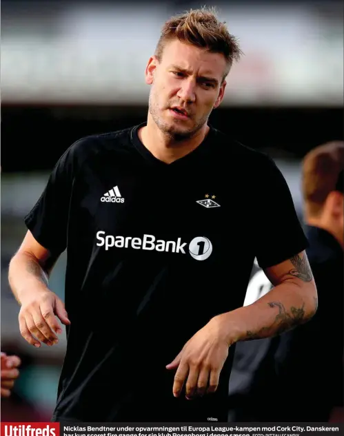  ?? FOTO: RITZAU SCANPIX ?? Nicklas Bendtner under opvarmning­en til Europa League-kampen mod Cork City. Danskeren har kun scoret fire gange for sin klub Rosenborg i denne saeson.