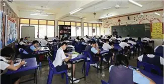  ??  ?? 2 2. Studying in comfort: Pupils studying in their refurbishe­d classrooms after the rewiring work and installati­on of new lights and fans were completed.