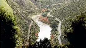  ?? WARWICK SMITH/ STUFF ?? With the road through the Manawatu¯ Gorge closed, a 1080 drop has been approved.