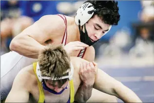  ?? NATE HECKENBERG­ER - FOR MEDIANEWS GROUP ?? West Chester Henderson’s Koh Bauman works on Downingtow­n East’s Matt Romanelli after a takedown, leading to a 6-5 win at 189 pounds.