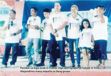  ??  ?? Pundok sa mga anak ni Fidela, mga apo ug apo-sa-tuhod. Si Tony Alejandrin­o maoy mipaila sa ilang grupo.