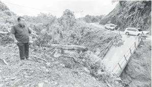  ?? ?? ADU LENGKAS: Nanta ngabas Jematan Nanga Tisa di Sungai Yong, Kapit ti runtuh kena 4 mac apin lama