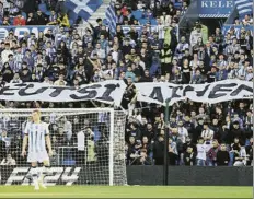  ?? FOTO: RS ?? Bultzada dio ánimos al lesionado Aihen al inicio del partido.